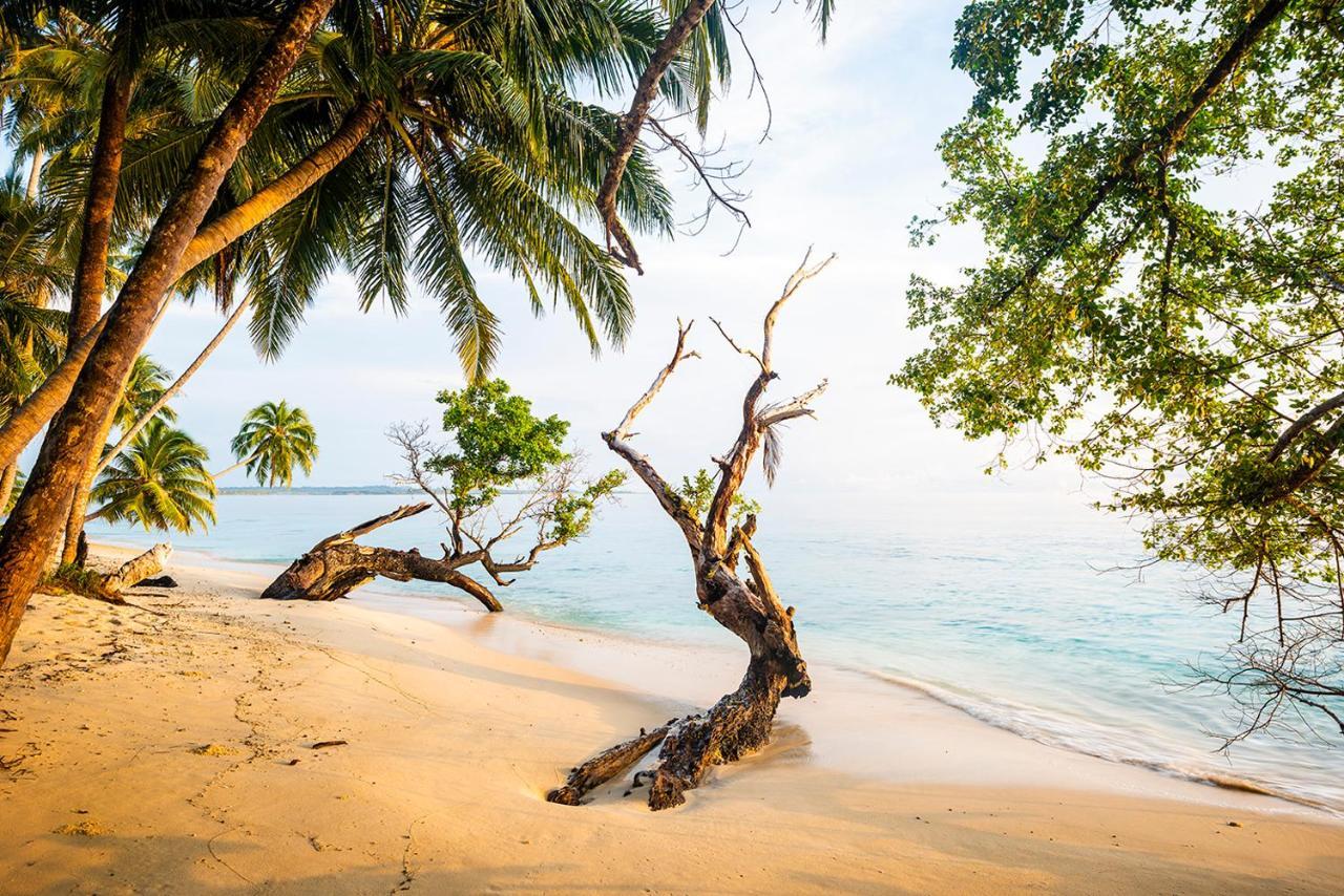 Pinang Island - Private Island Sea View Bungalows Singkil  外观 照片