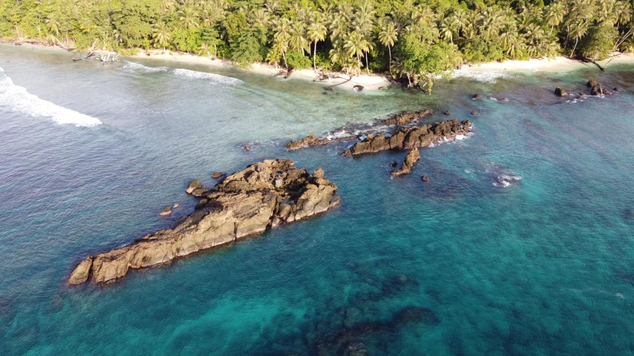 Pinang Island - Private Island Sea View Bungalows Singkil  外观 照片