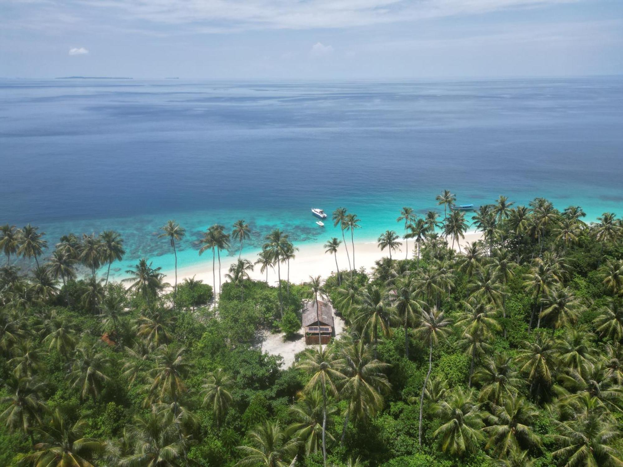 Pinang Island - Private Island Sea View Bungalows Singkil  外观 照片