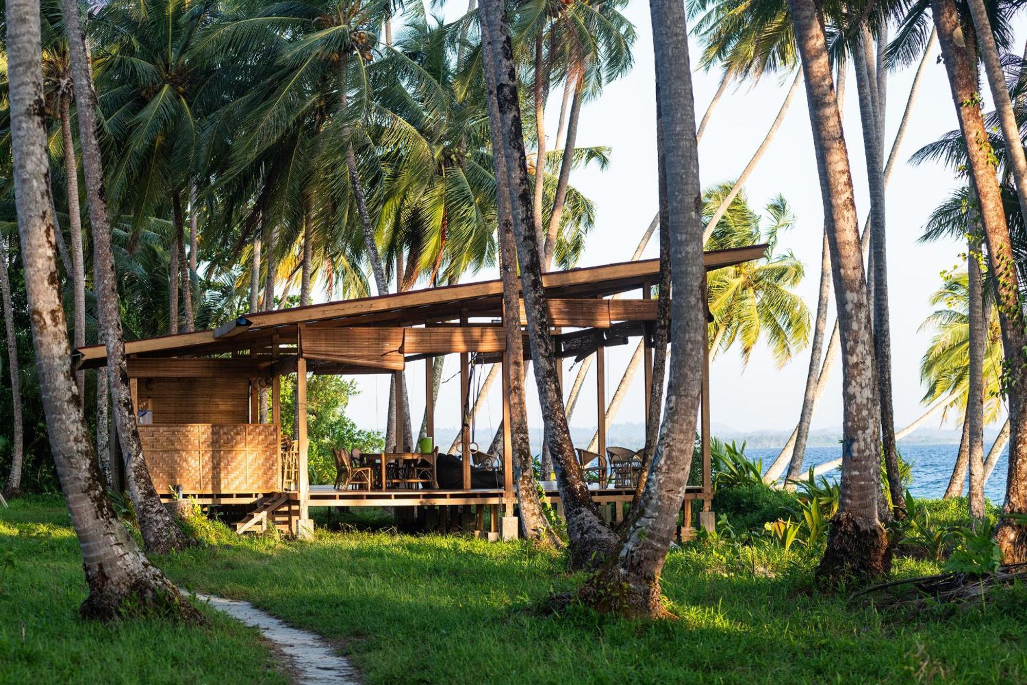 Pinang Island - Private Island Sea View Bungalows Singkil  外观 照片