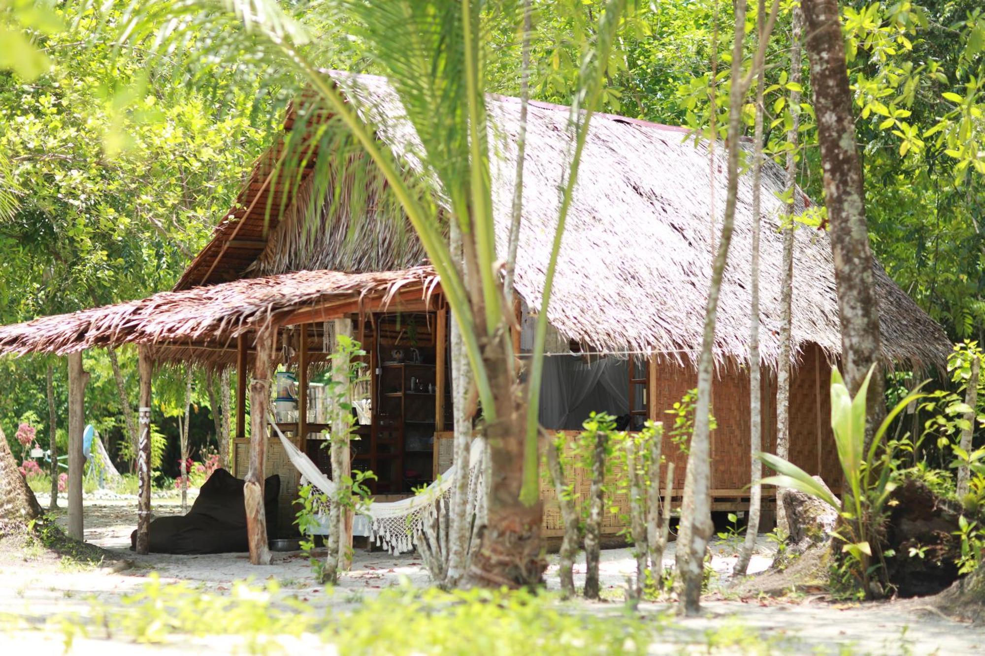 Pinang Island - Private Island Sea View Bungalows Singkil  外观 照片