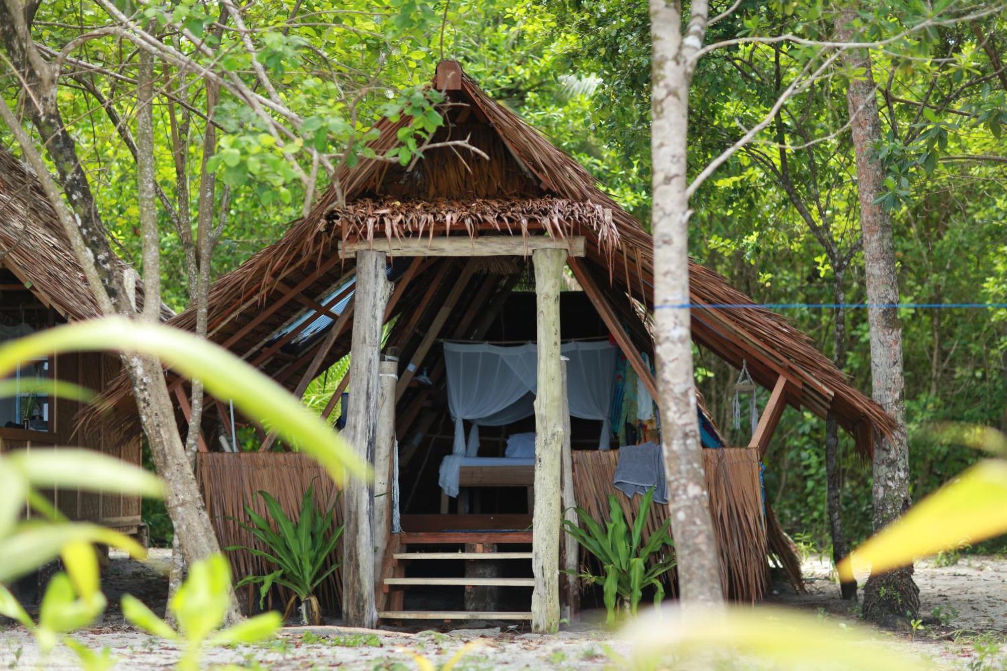 Pinang Island - Private Island Sea View Bungalows Singkil  外观 照片
