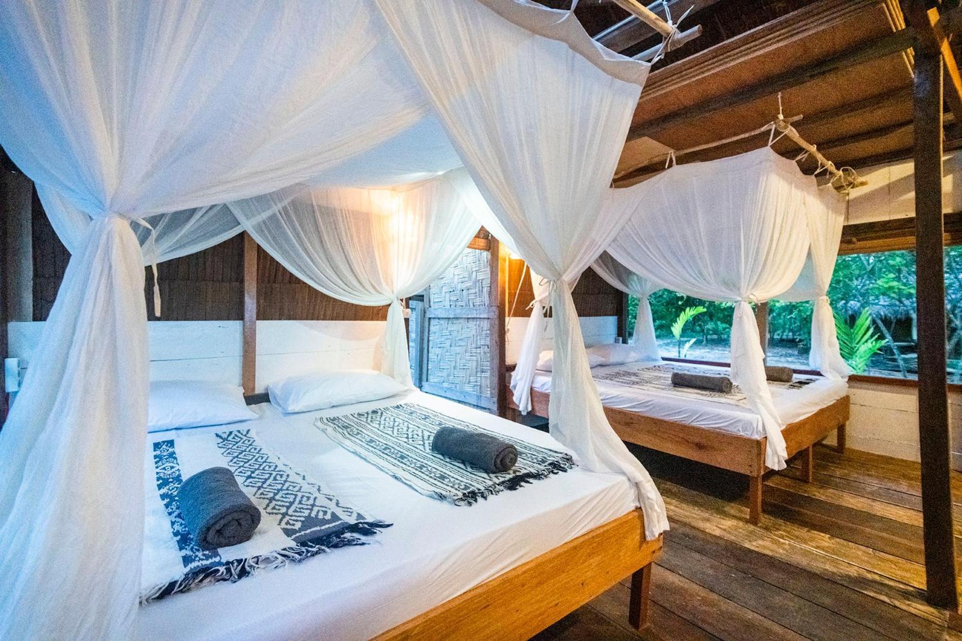 Pinang Island - Private Island Sea View Bungalows Singkil  外观 照片