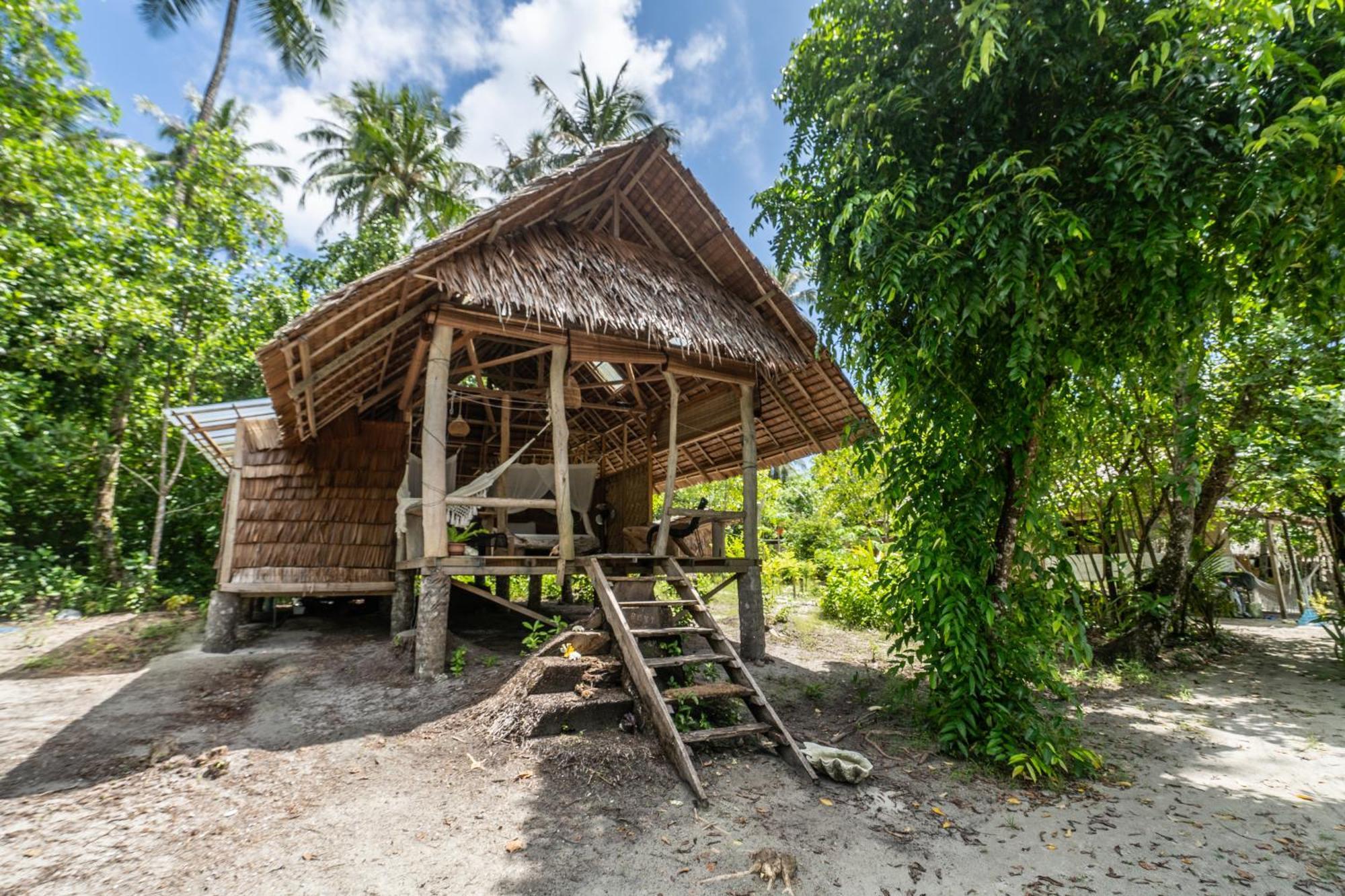 Pinang Island - Private Island Sea View Bungalows Singkil  外观 照片