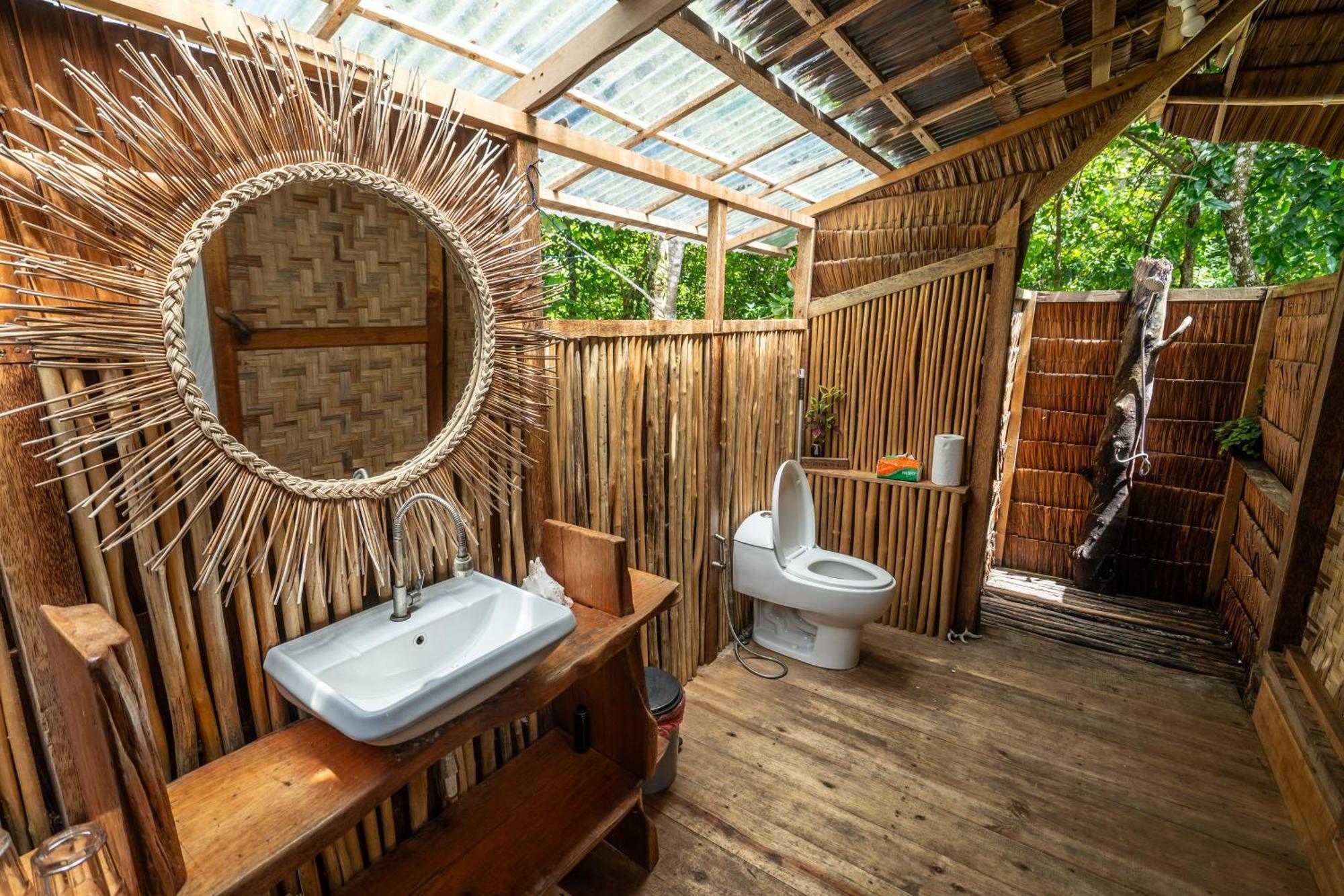 Pinang Island - Private Island Sea View Bungalows Singkil  外观 照片